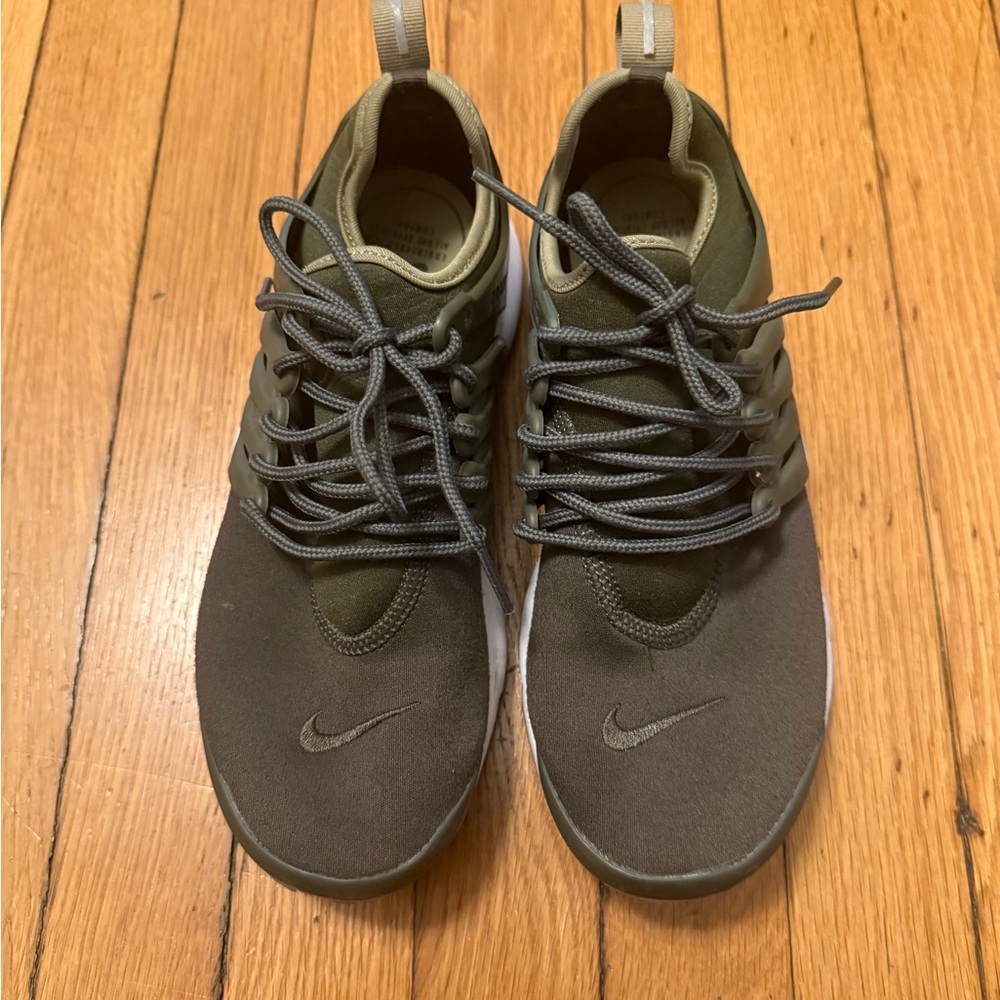 Nike Air Presto Olive Green